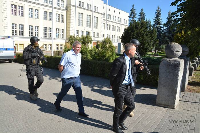 Sępólno: Atak terrorystyczny w Urzędzie [nowe zdjęcia]