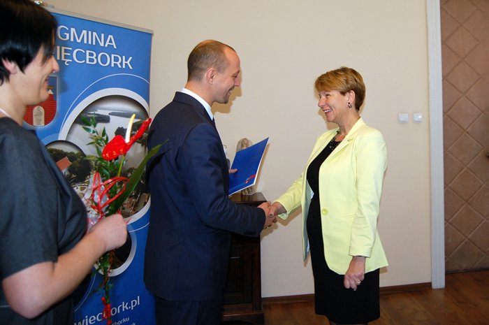 Burmistrz Więcborka wręczył nagrody nauczycielom