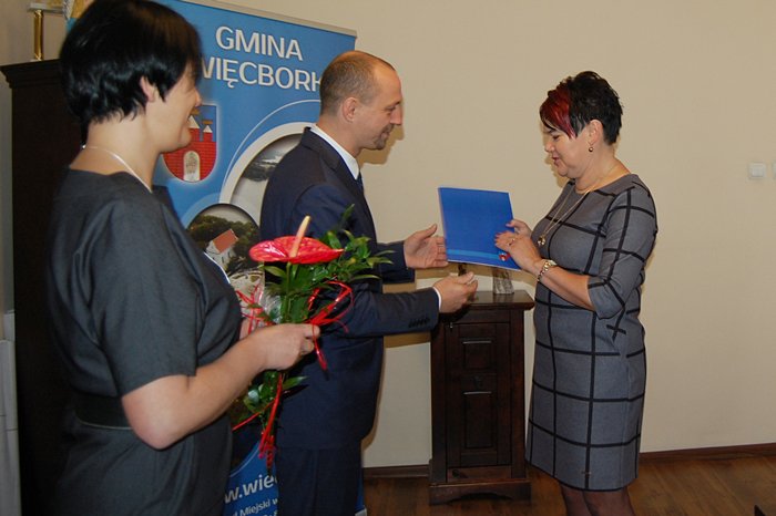 Burmistrz Więcborka wręczył nagrody nauczycielom