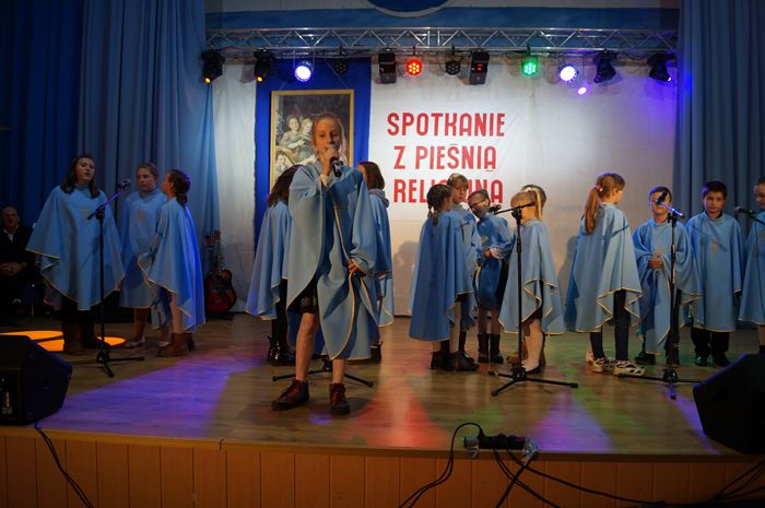 XVII Powiatowe Spotkanie z Pieśnią Religijną [FOTO]