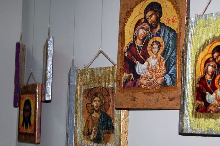 Wystawa fotografii z życia bł. ks. Jerzego Popiełuszki w więcborskiej bibliotece