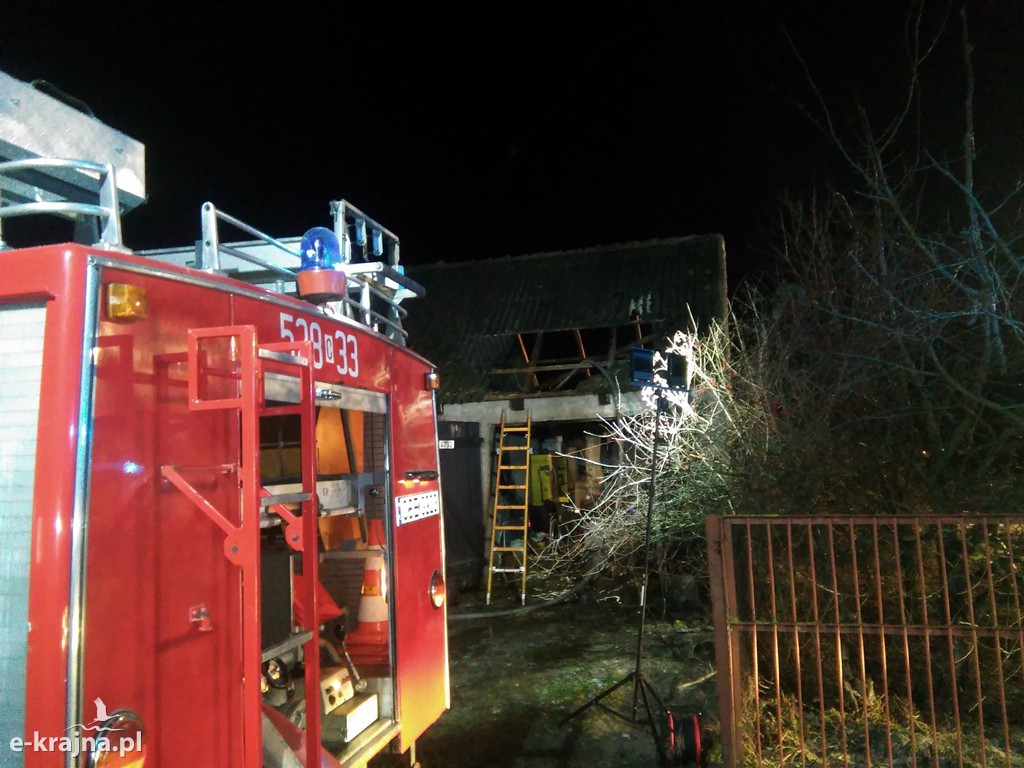 Pożar budynku gospodarczego w Wałdowie. Jedna osoba poszkodowana
