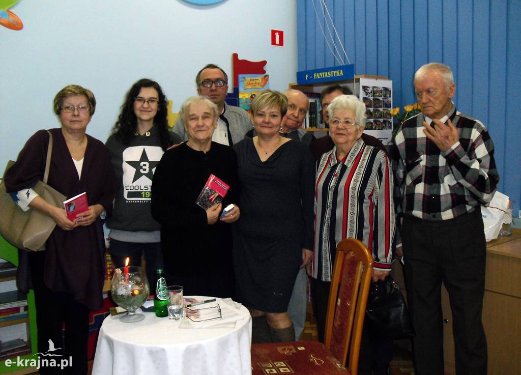 Emilia Rudnicka z poezją w bibliotece