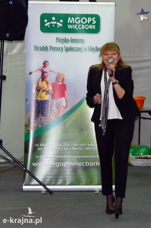 Kolorowy, karnawałowy bal przebierańców w Więcborku