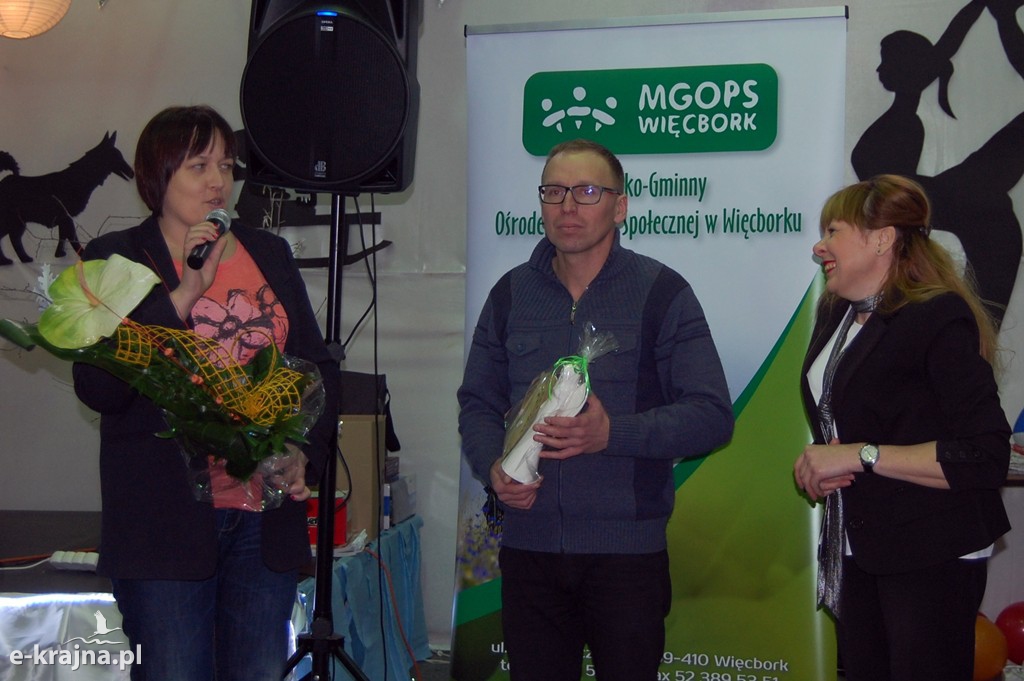 Kolorowy, karnawałowy bal przebierańców w Więcborku