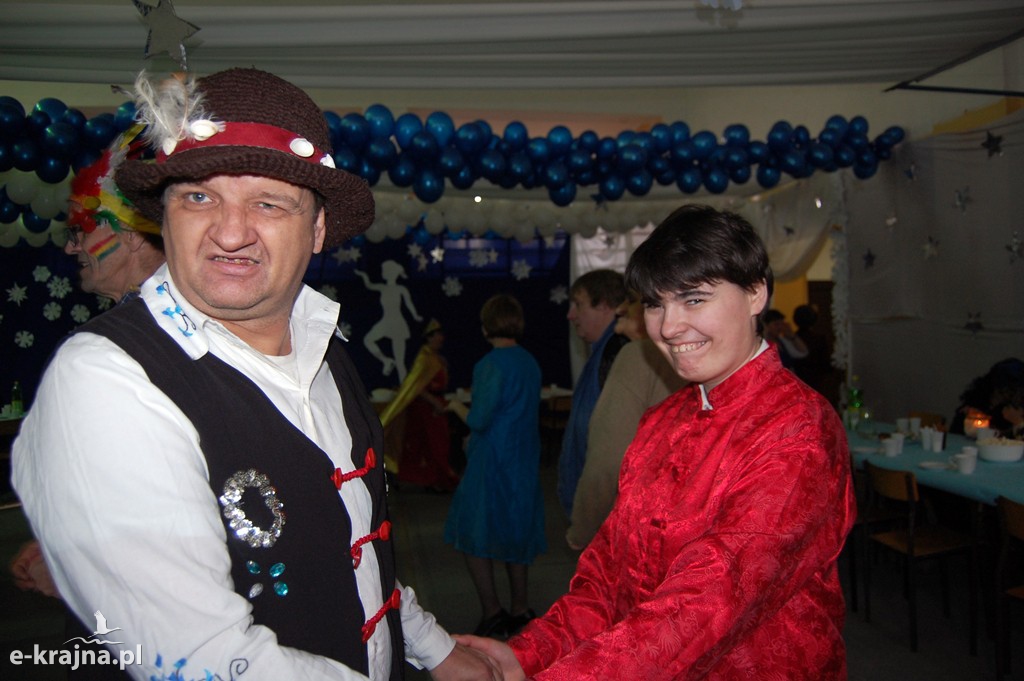 Kolorowy, karnawałowy bal przebierańców w Więcborku