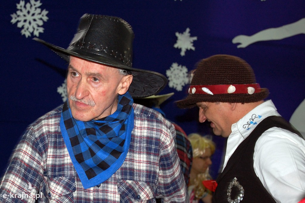 Kolorowy, karnawałowy bal przebierańców w Więcborku