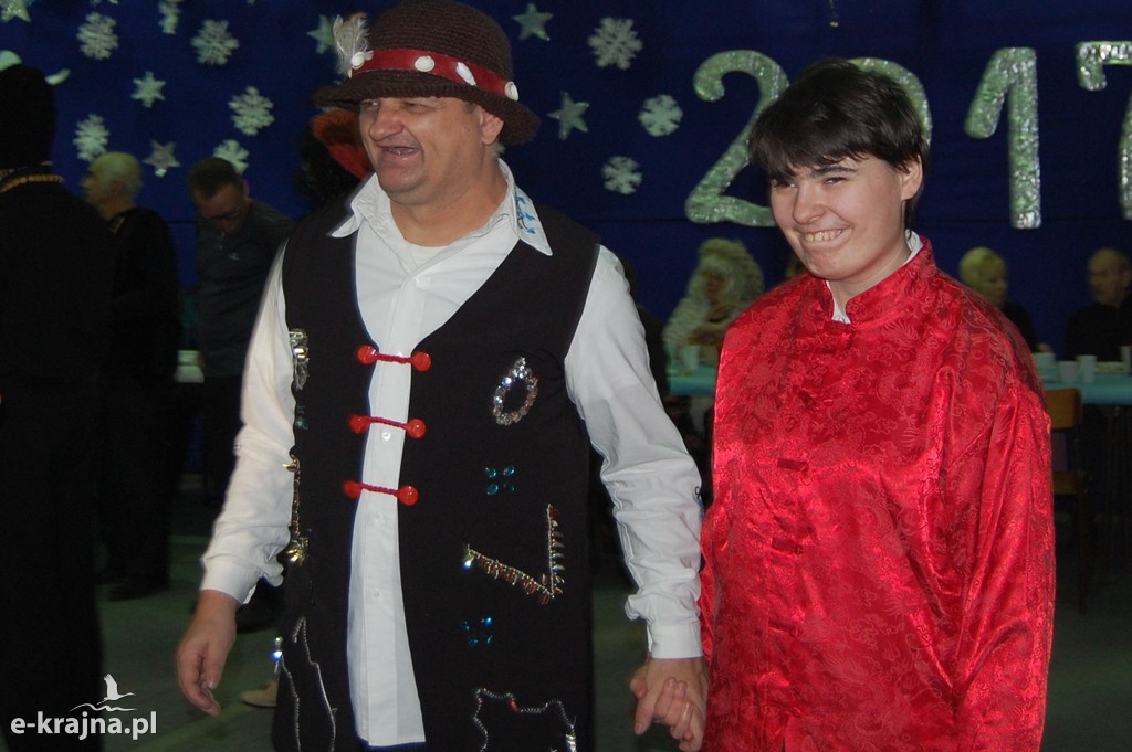 Kolorowy, karnawałowy bal przebierańców w Więcborku