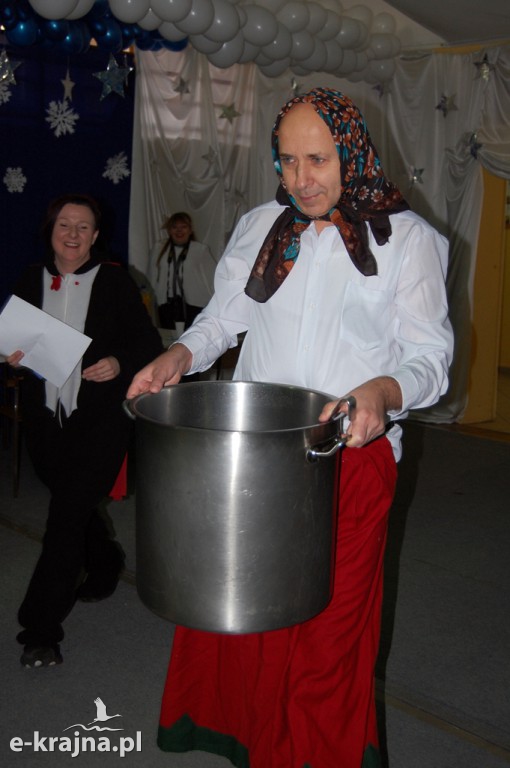 Kolorowy, karnawałowy bal przebierańców w Więcborku