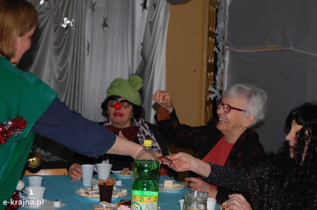 Kolorowy, karnawałowy bal przebierańców w Więcborku