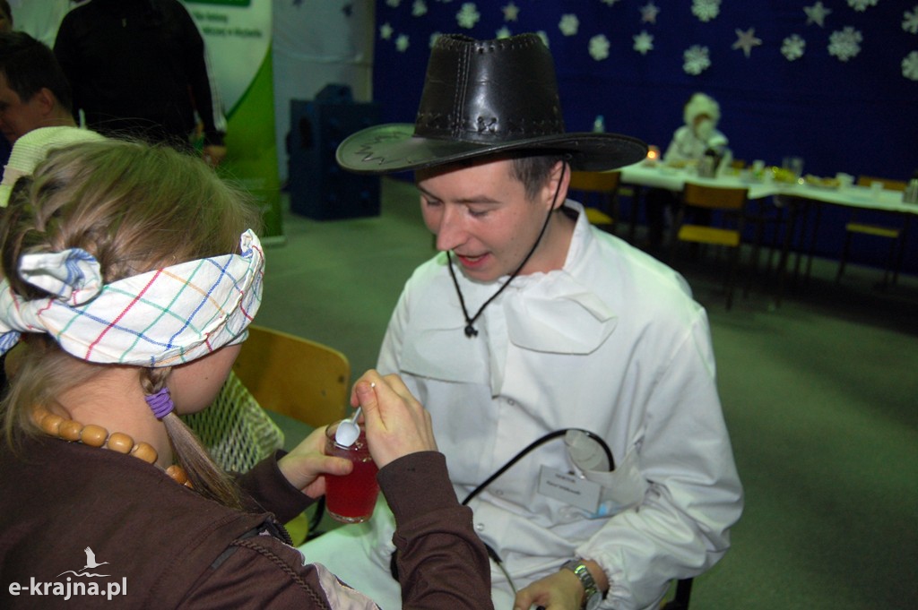 Kolorowy, karnawałowy bal przebierańców w Więcborku