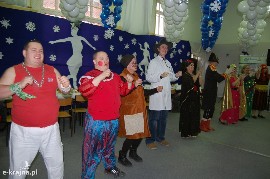 Kolorowy, karnawałowy bal przebierańców w Więcborku