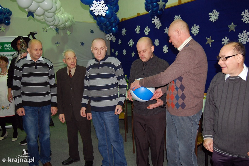 Kolorowy, karnawałowy bal przebierańców w Więcborku