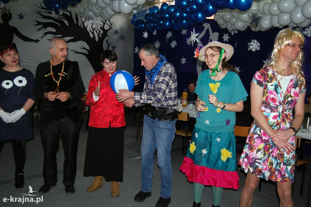 Kolorowy, karnawałowy bal przebierańców w Więcborku
