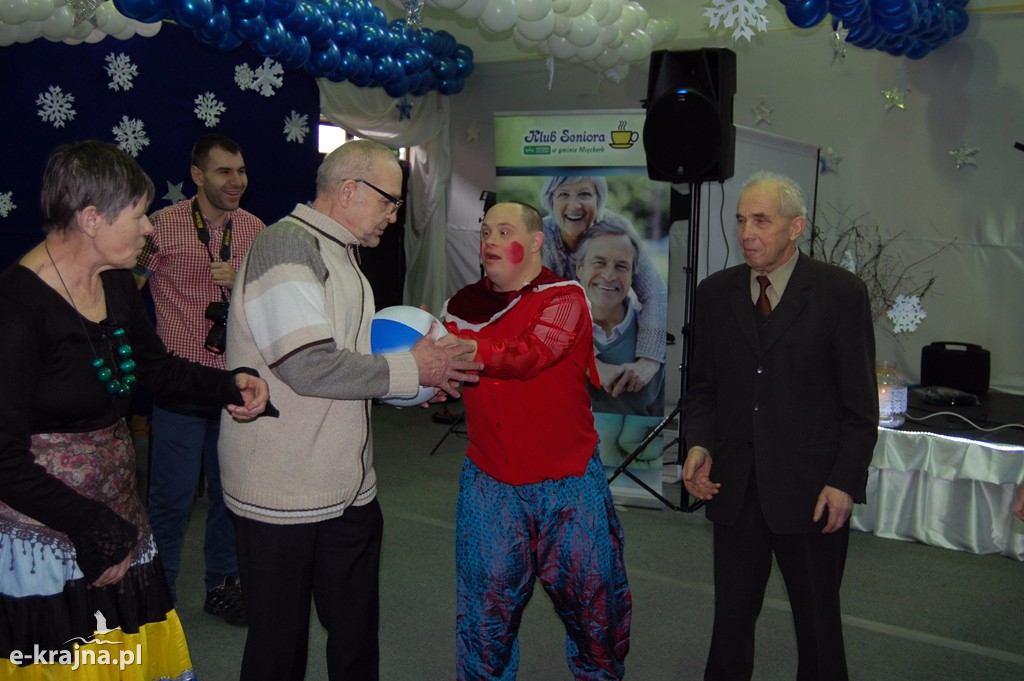 Kolorowy, karnawałowy bal przebierańców w Więcborku