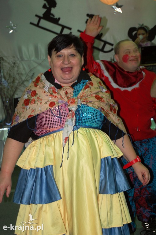 Kolorowy, karnawałowy bal przebierańców w Więcborku