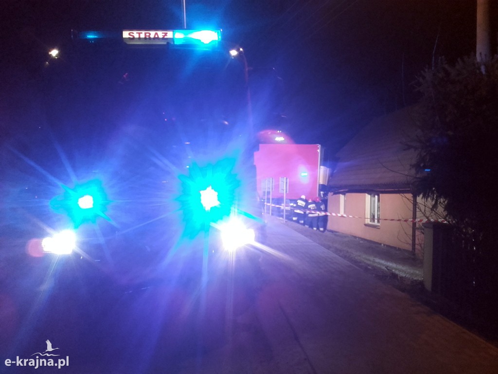 Tir wjechał w budynek mieszkalny