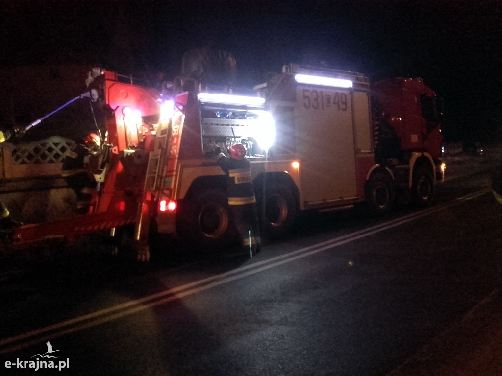 Tir wjechał w budynek mieszkalny