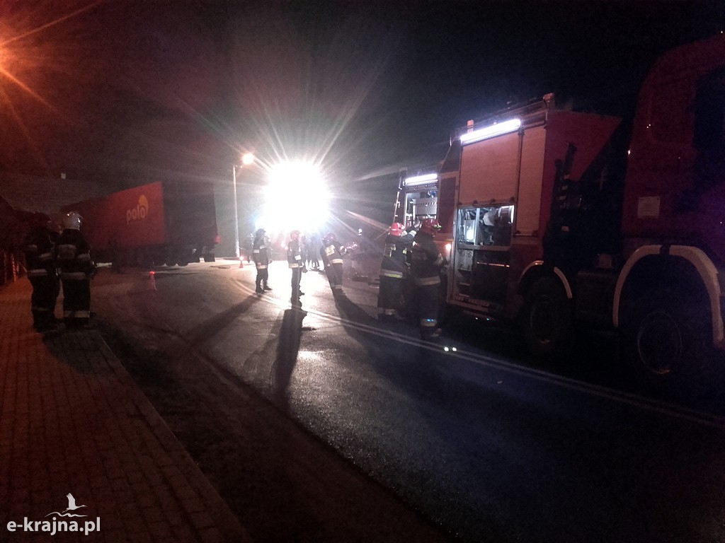 Tir wjechał w budynek mieszkalny