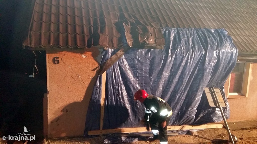 Tir wjechał w budynek mieszkalny