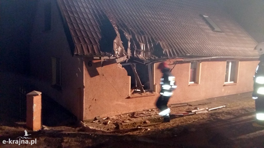 Tir wjechał w budynek mieszkalny