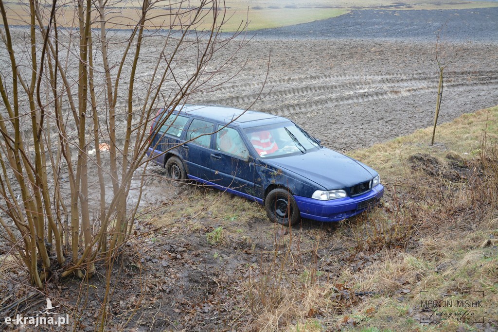Volvo wypadło z drogi