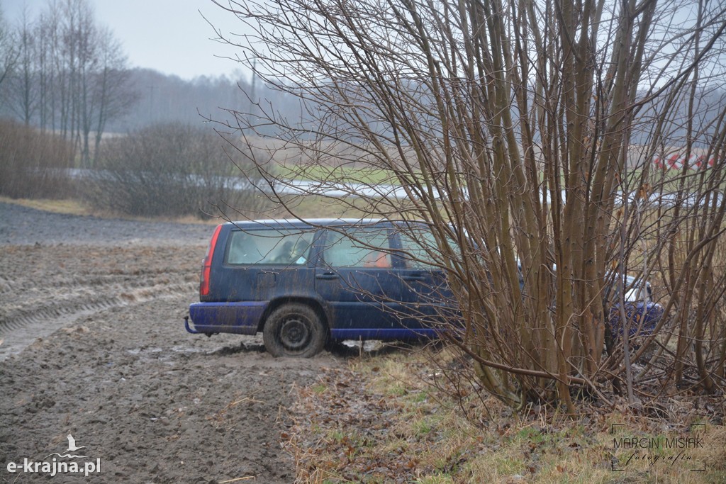 Volvo wypadło z drogi