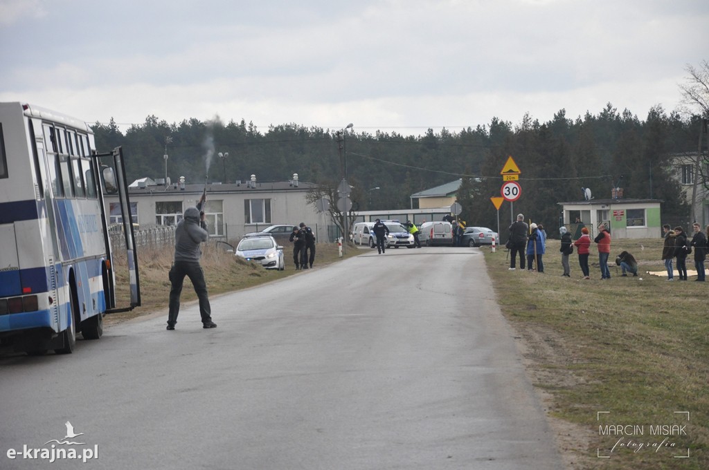 Terroryści uprowadzili autobus z uczniami