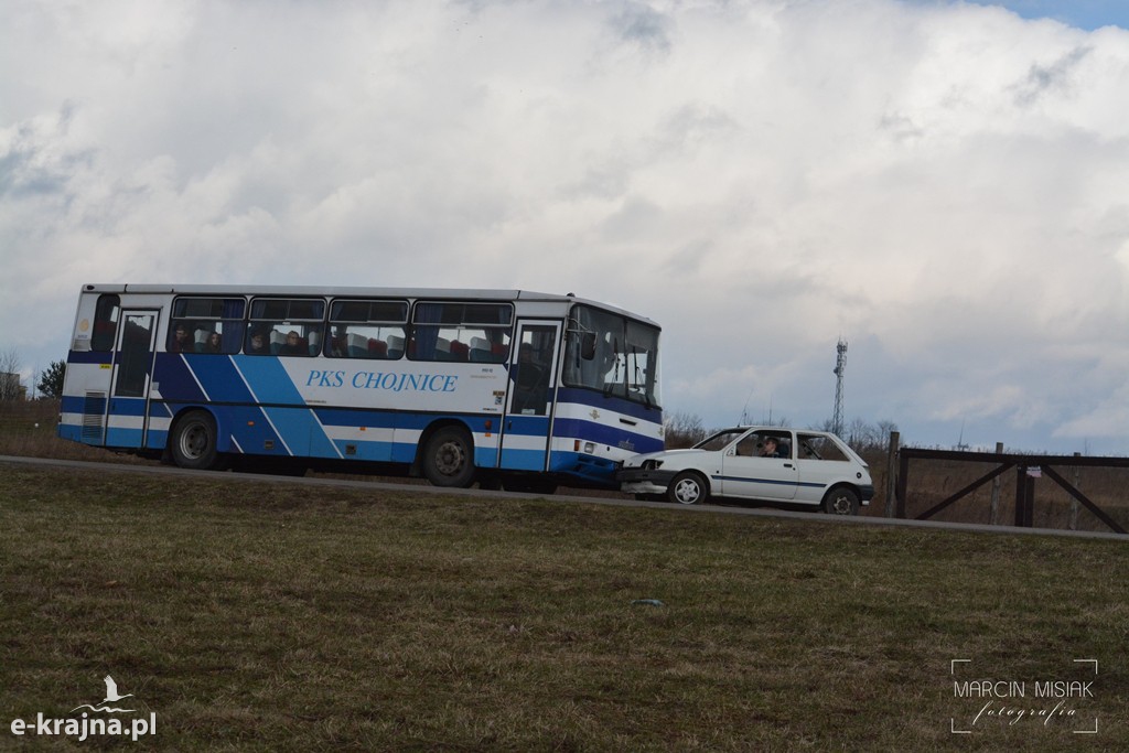 Terroryści uprowadzili autobus z uczniami