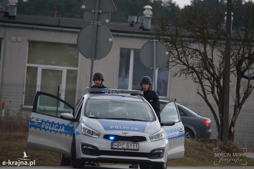 Terroryści uprowadzili autobus z uczniami