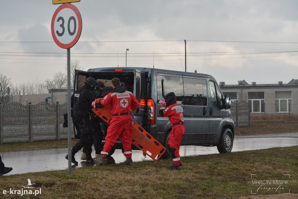 Terroryści uprowadzili autobus z uczniami