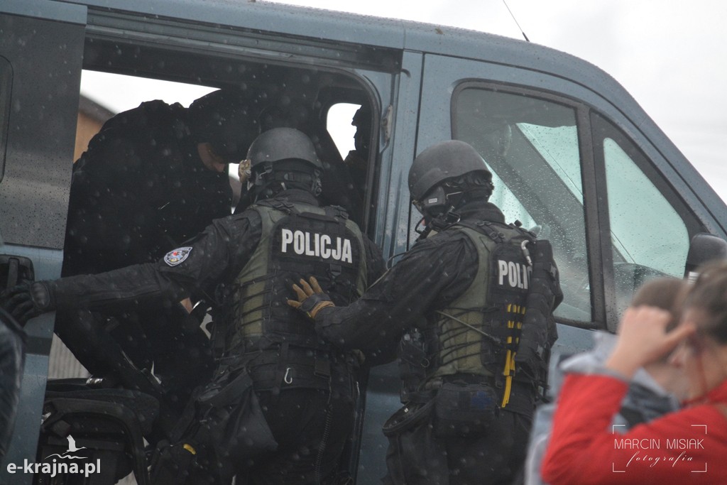 Terroryści uprowadzili autobus z uczniami