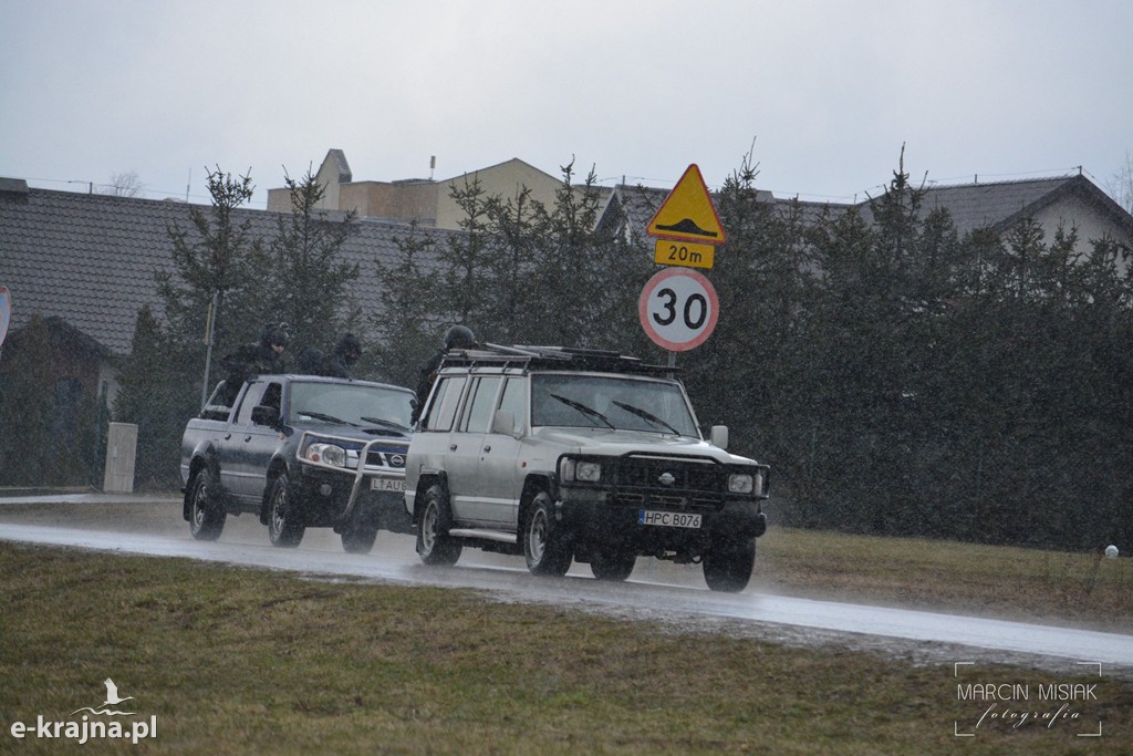 Terroryści uprowadzili autobus z uczniami
