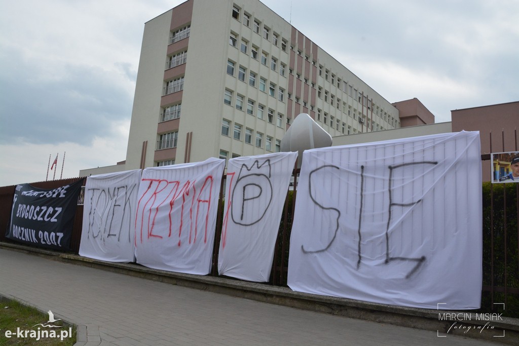 Kibice wspierają Tomasza Golloba