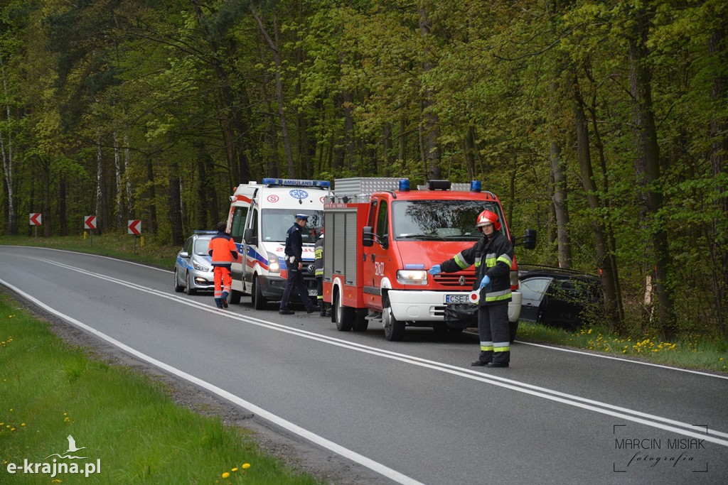 DK 25: Ford uderzył w drzewo