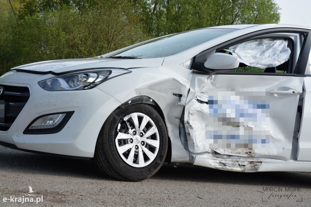 Zderzenie osobówek w Zabartowie