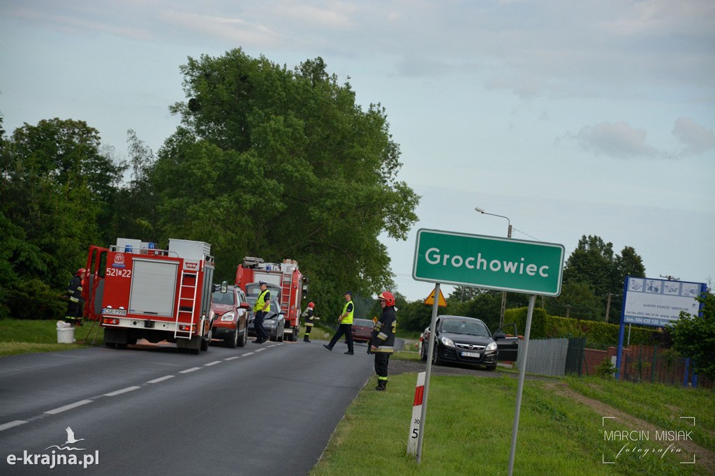 Zderzenie osobówek w Grochowcu