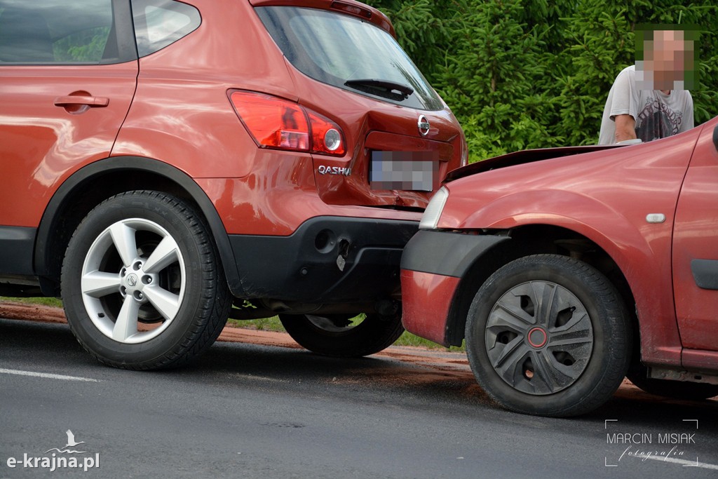 Zderzenie osobówek w Grochowcu
