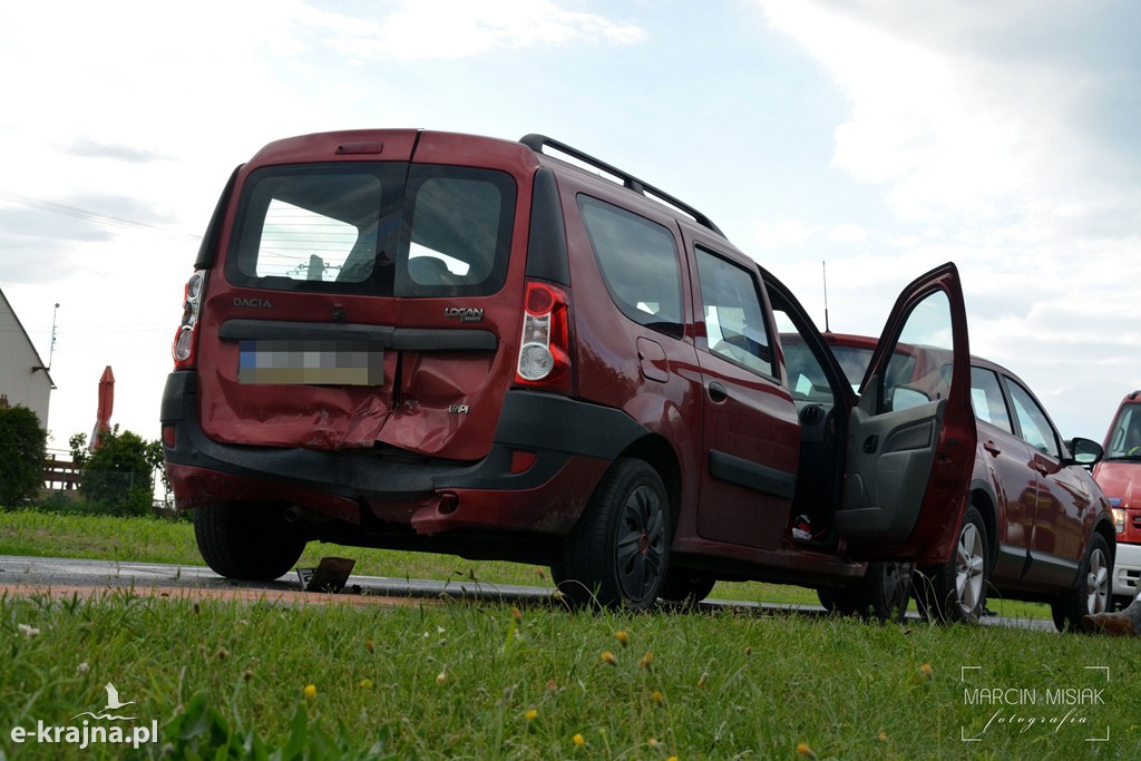 Zderzenie osobówek w Grochowcu