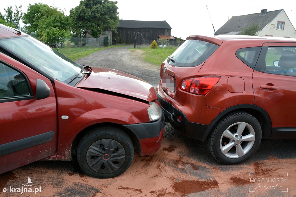Zderzenie osobówek w Grochowcu