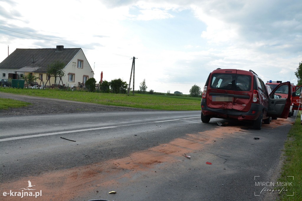 Zderzenie osobówek w Grochowcu