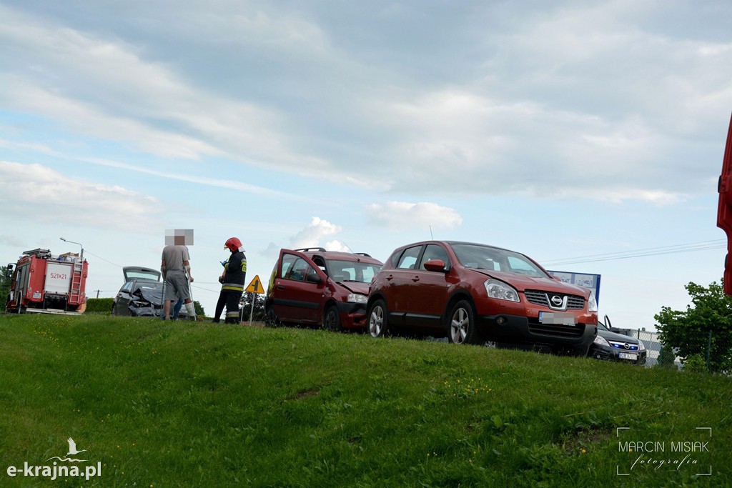 Zderzenie osobówek w Grochowcu