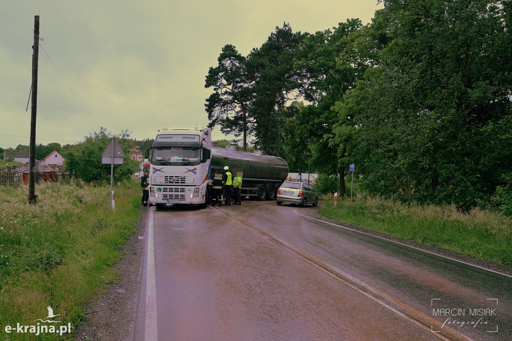 Zderzenie osobówki z TIR-em w Olszewce