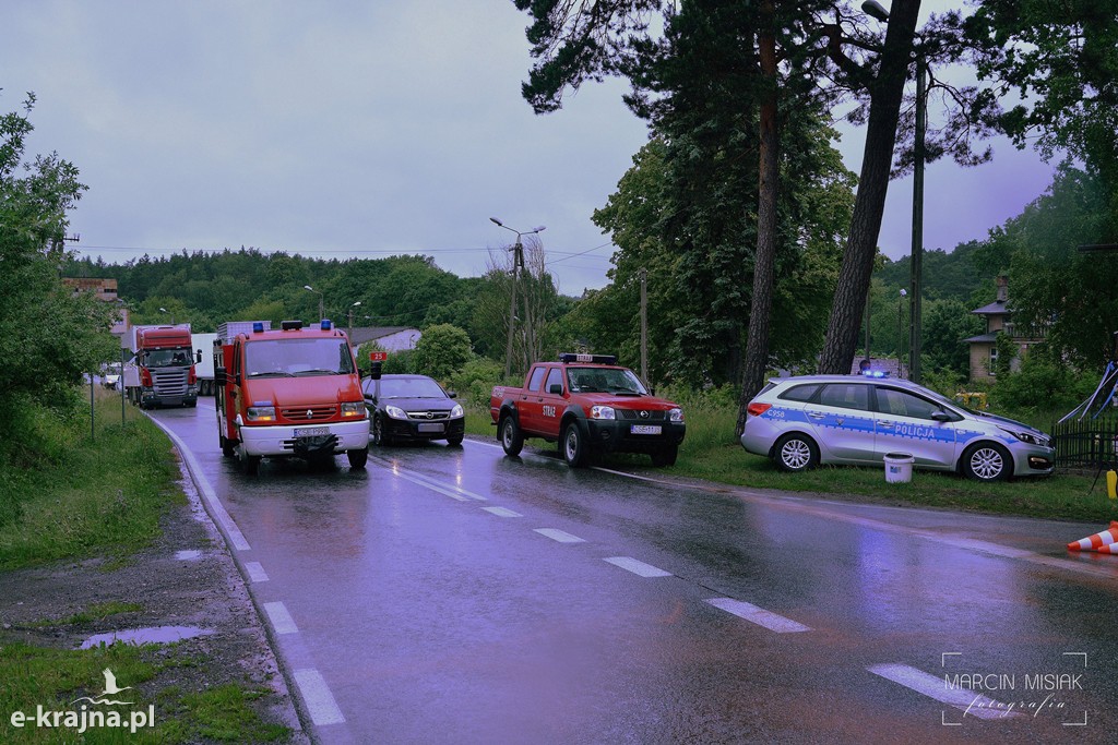 Zderzenie osobówki z TIR-em w Olszewce