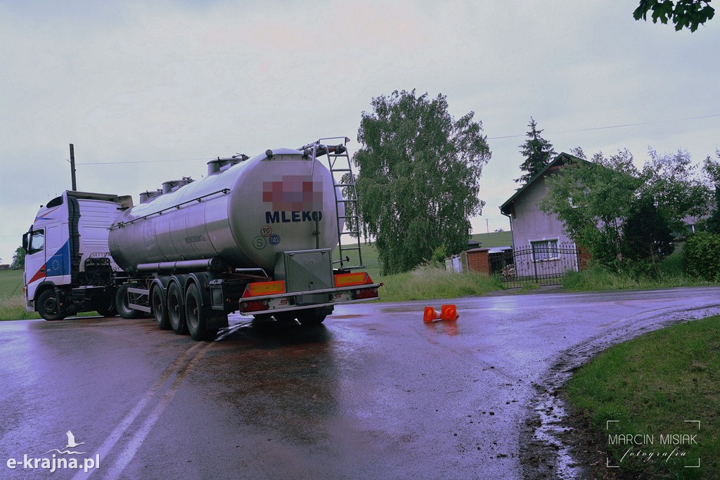 Zderzenie osobówki z TIR-em w Olszewce