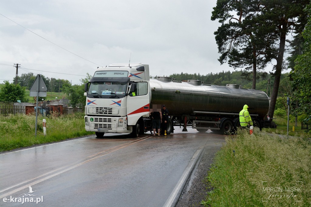 Zderzenie osobówki z TIR-em w Olszewce