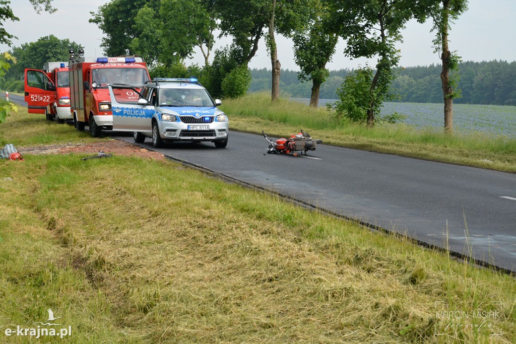 Kolizja motoru z samochodem osobowym w Zabartowie