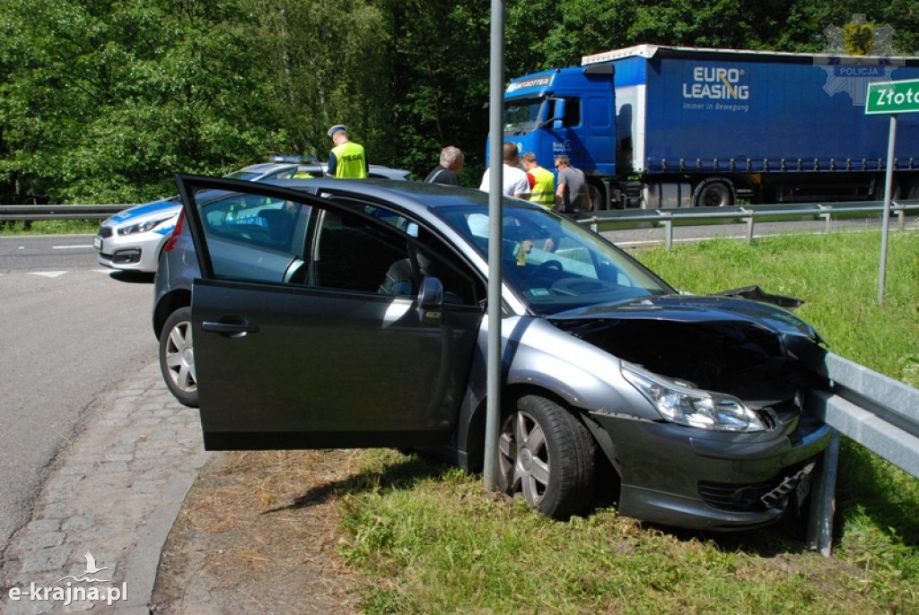 Wypadek drogowy z udziałem 4 samochodów