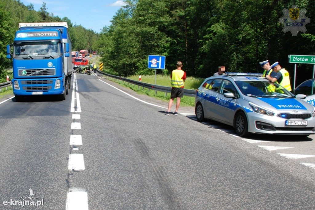 Wypadek drogowy z udziałem 4 samochodów