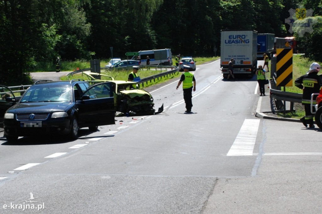 Wypadek drogowy z udziałem 4 samochodów